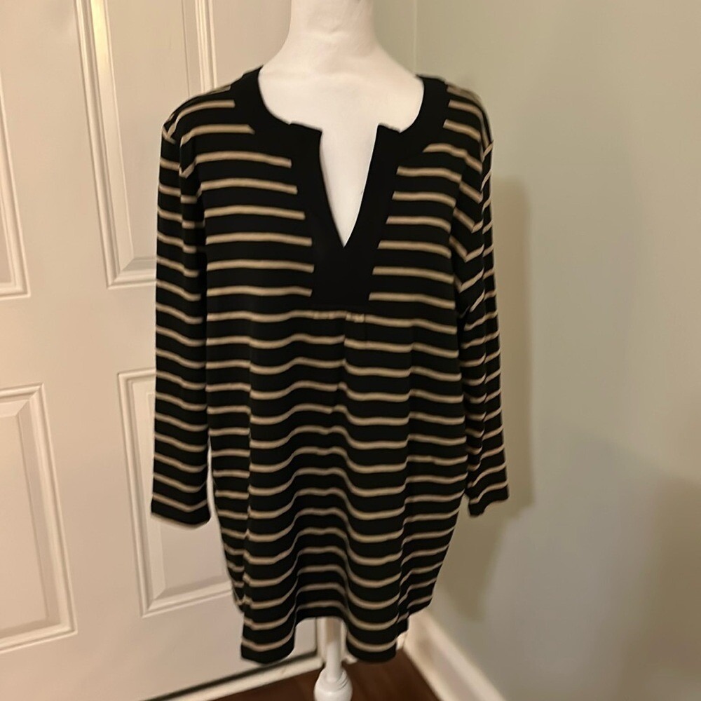 V-Neck Pleated top in New Condition